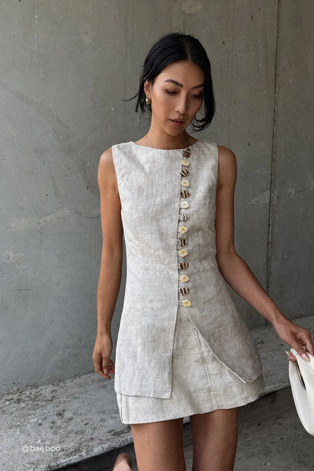 BAYLEE NATURAL SLEEVELESS LINEN TOP